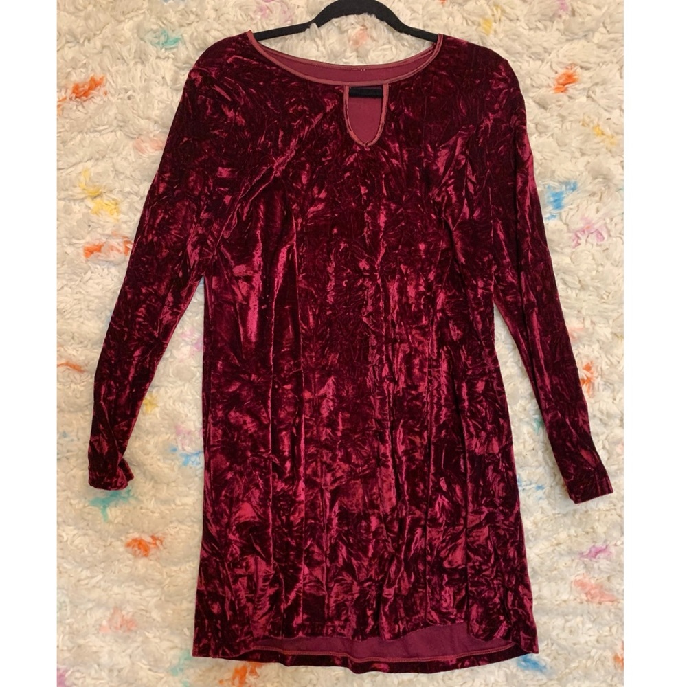 Burgundy crushed velvet long sleeve dress